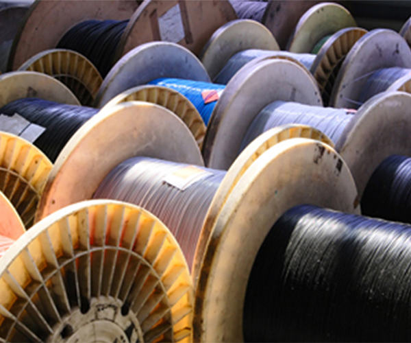 【俄罗斯专享会电缆】选购铜电缆时，，，，，厂家的仓储实力不应被忽视